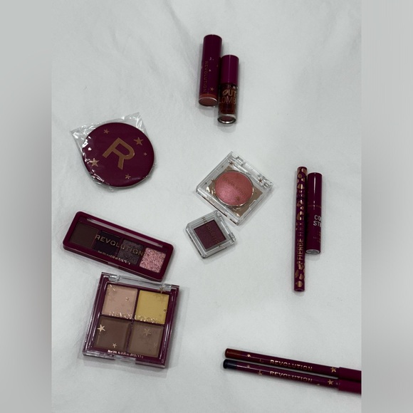 Revolution Makeup - Picture 4 of 9